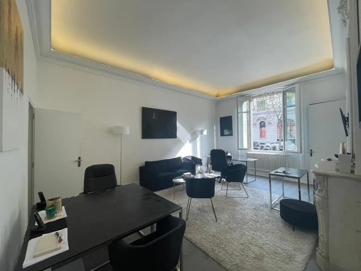 Luxe Apartment Champs Elysees & Trocadero Paris